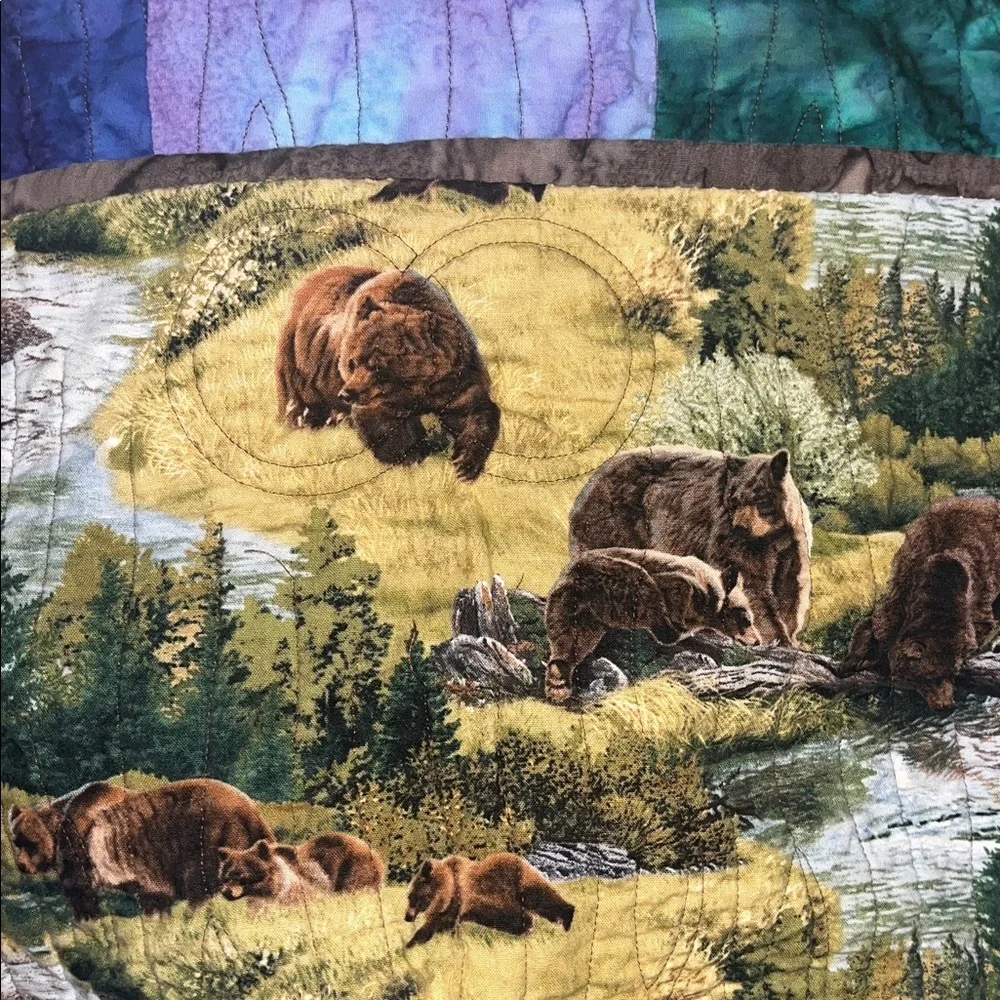 Source Unknown Wildlife Bear & Reverse Side Geometrical Print Quilt / Queen